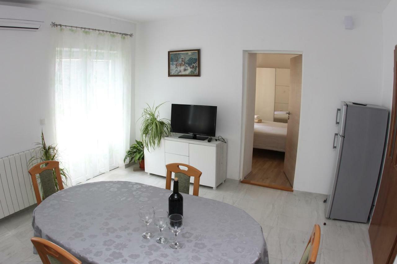 Apartmani Ivankovic Vrisnik Esterno foto
